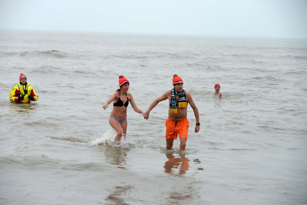 ../Images/Nieuwjaarsduik Noordwijk 2020 119.jpg